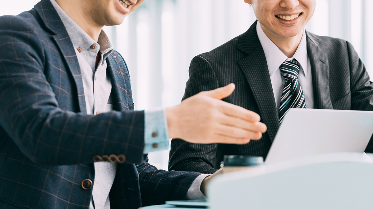 講師と受講生の学習中のイメージ