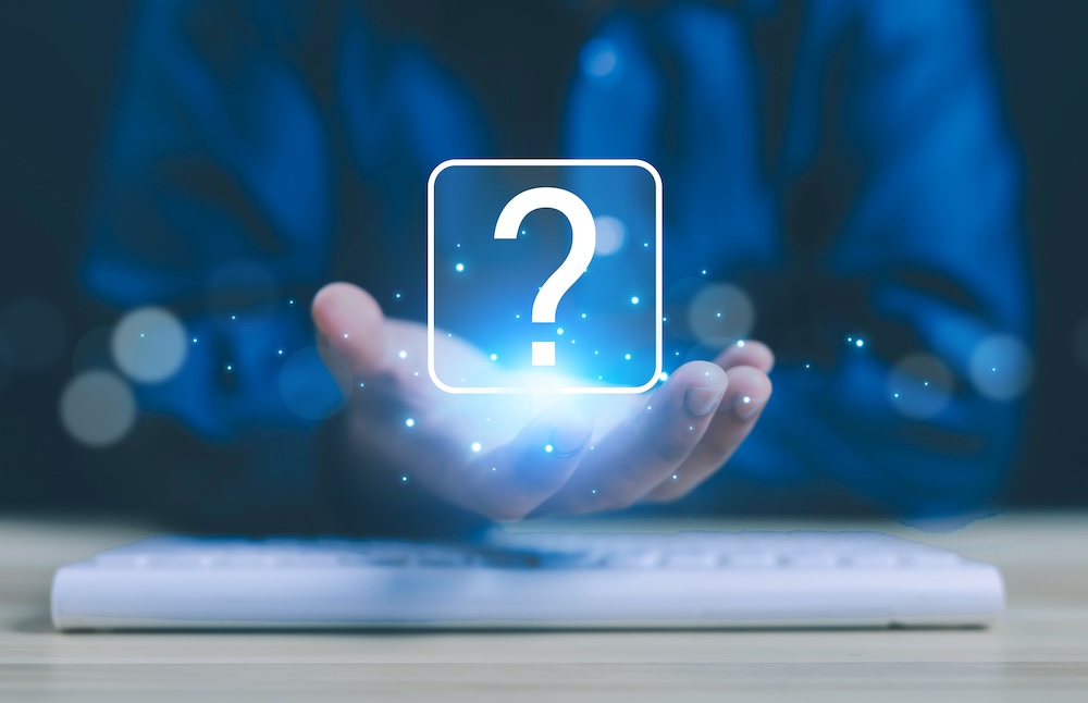 手にハテナを持っているイメージ